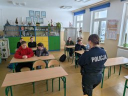 Spotkanie z policją dotyczące bezpieczeństwa podczas ferii oraz odpowiedzialności nieletnich